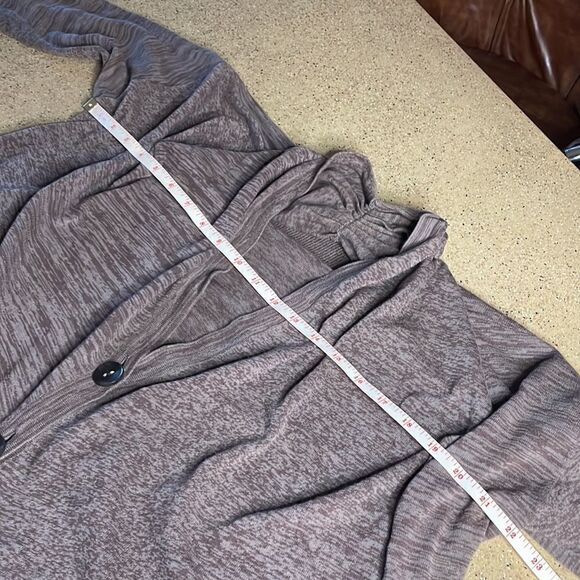 Hinge Lagenlook oversized cropped button up cardigan sweater - Picture 11 of 14